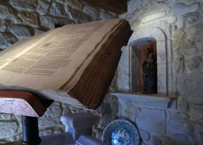 Monumento Convento De San Benito 2* 아 과르다